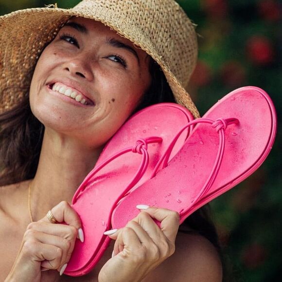 NWT- Olukai-Aka Sandals in Pink Plumeria (hot pink) - Womens size 5 - Picture 5 of 9